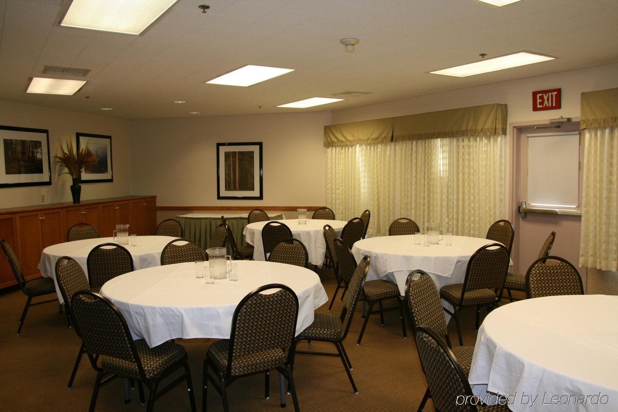 Holiday Inn Express Hotel & Suites Arcata/Eureka-Airport Area By Ihg McKinleyville Facilities photo
