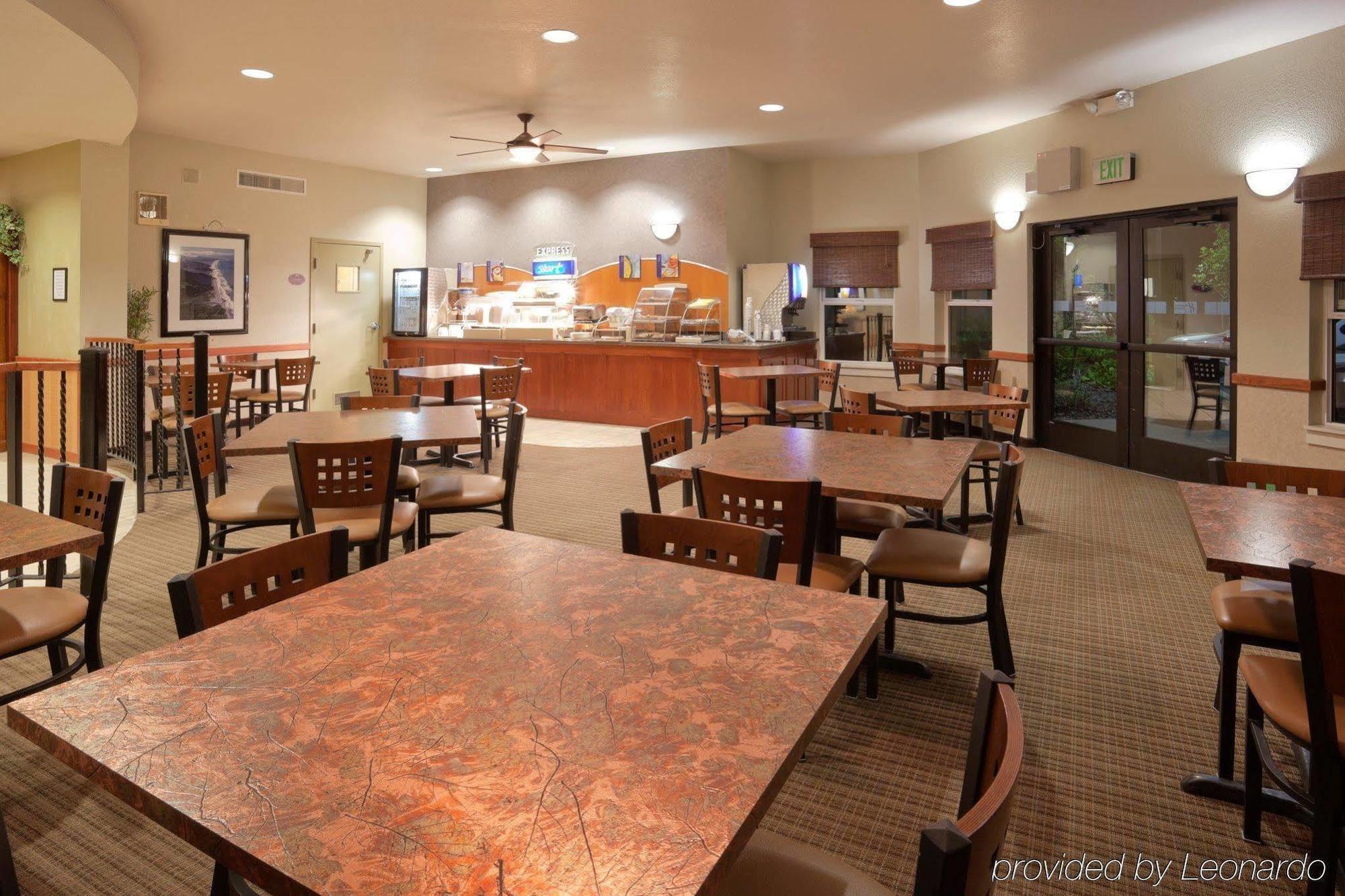 Holiday Inn Express Hotel & Suites Arcata/Eureka-Airport Area By Ihg McKinleyville Restaurant photo